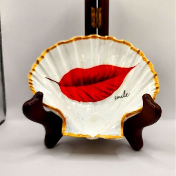 SCALLOPED FAN SHELL - Picture 1 of 1